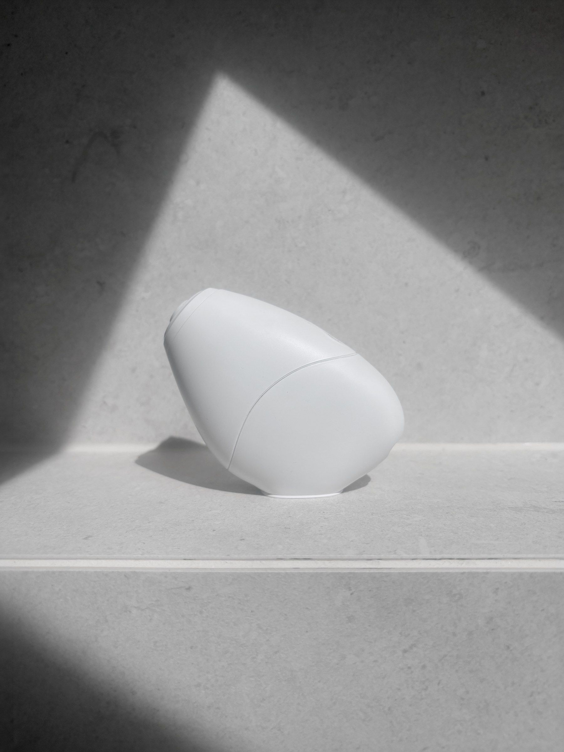 Valid'Or scanner angled on a stone ledge